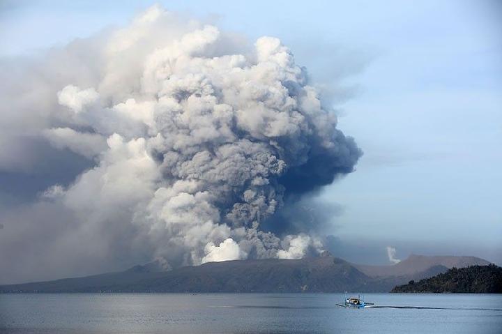 Letusan Gunung Taal